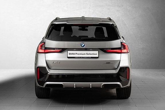 BMW iX1 5 of 29