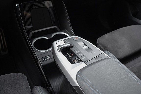 BMW iX1 13 of 29