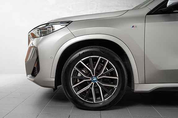 BMW iX1 8 of 29