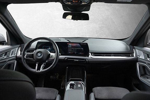 BMW iX1 19 of 29