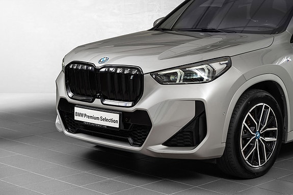 BMW iX1 9 of 29