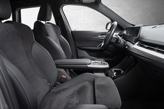 BMW iX1 28 of 29