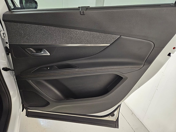 Peugeot 5008 17 of 21