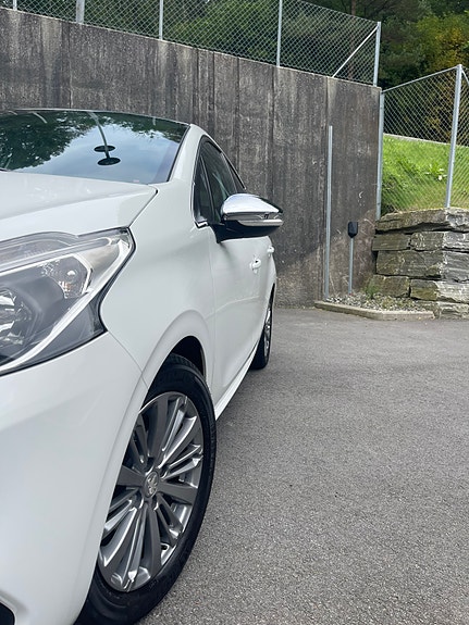 Peugeot 208 5 of 18