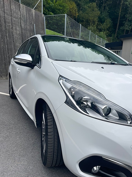 Peugeot 208 6 of 18