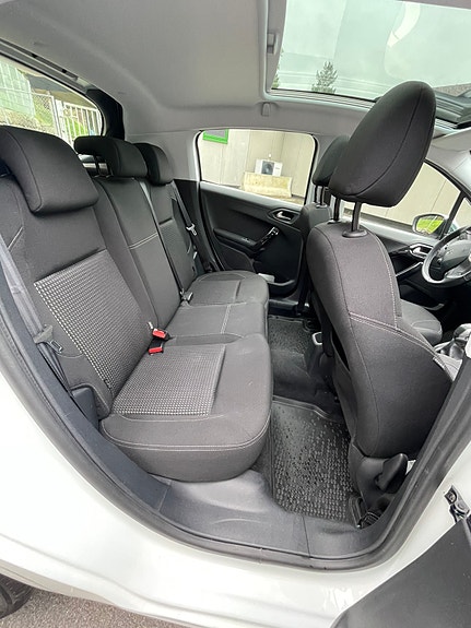 Peugeot 208 11 of 18