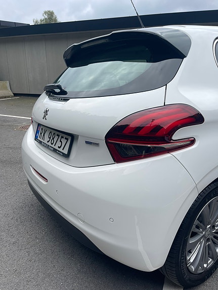 Peugeot 208 8 of 18