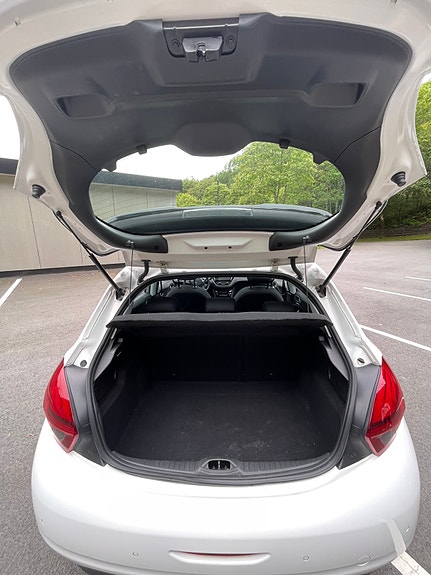 Peugeot 208 12 of 18