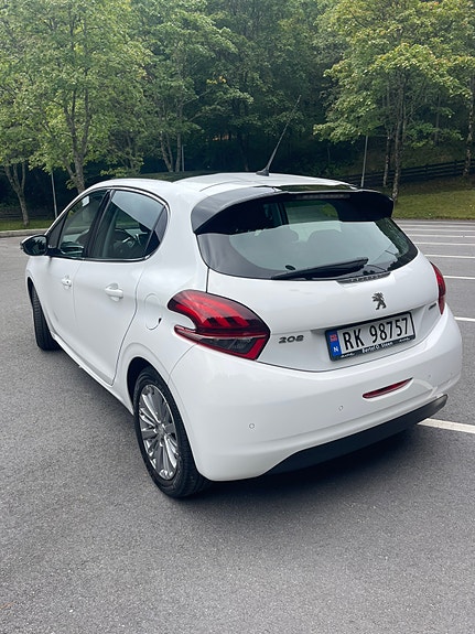 Peugeot 208 4 of 18