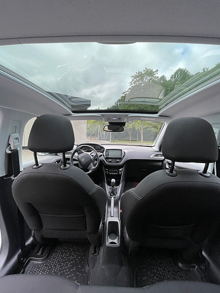 Peugeot 208 13 of 18