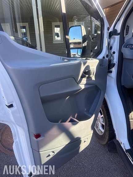 Ford Transit 9 of 16