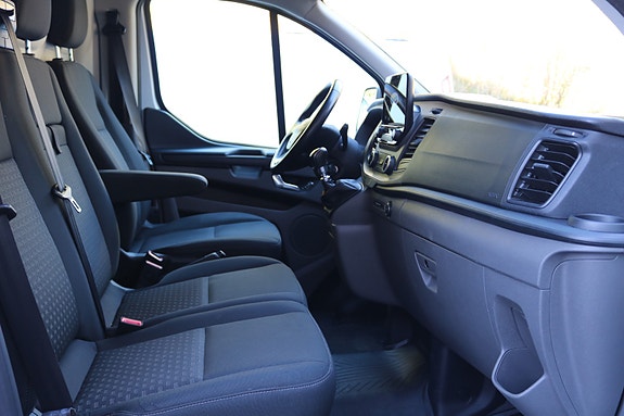 Ford Transit Custom 14 of 25