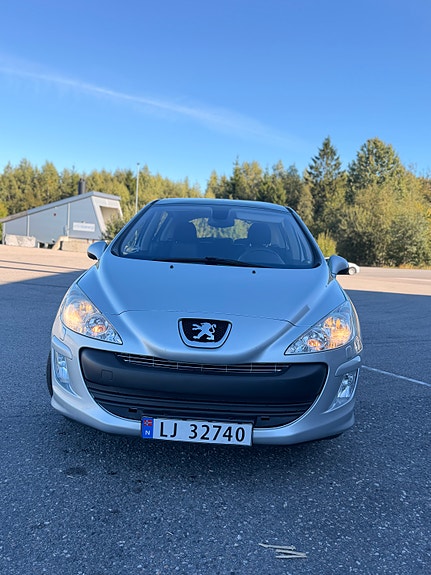 Peugeot 308 2 of 28