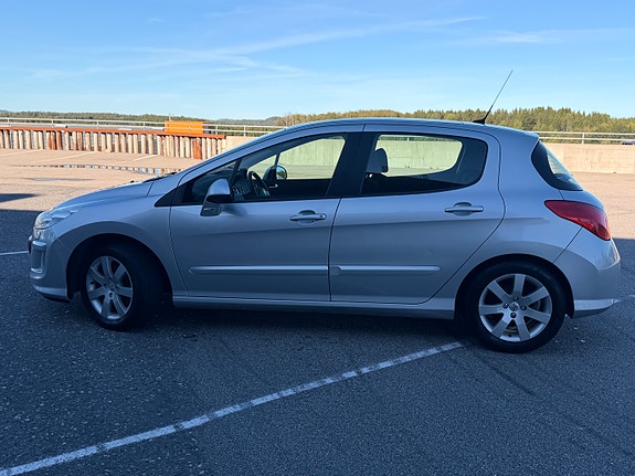 Peugeot 308 8 of 28