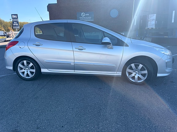 Peugeot 308 4 of 28