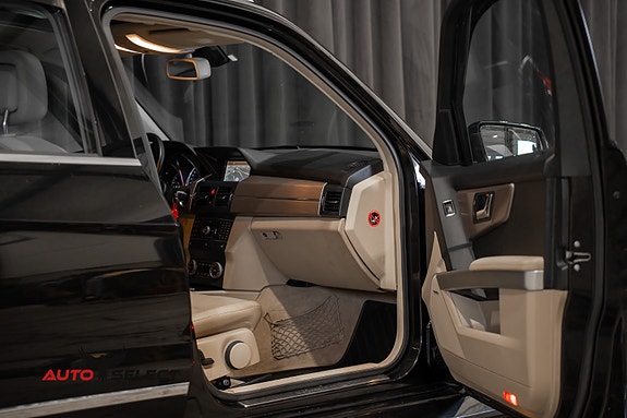Mercedes-Benz GLK220 18 of 30