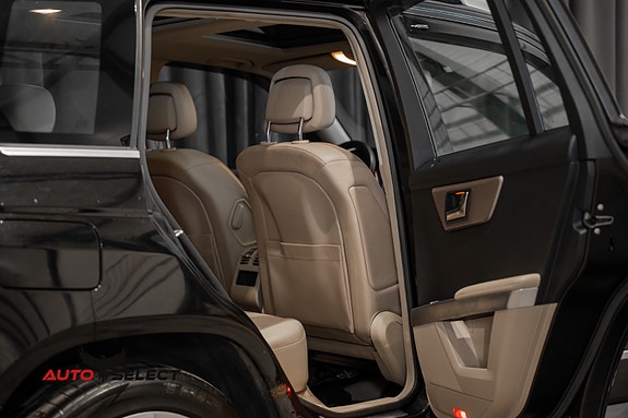Mercedes-Benz GLK220 14 of 30