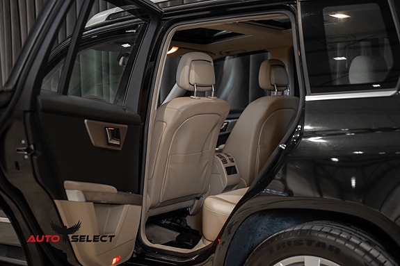Mercedes-Benz GLK220 16 of 30