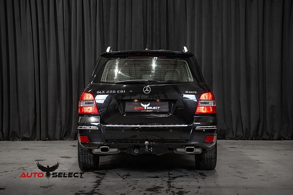 Mercedes-Benz GLK220 9 of 30