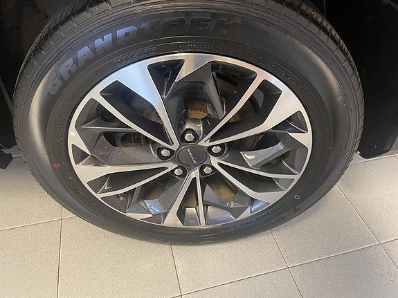 Maxus Euniq 6 27 of 27