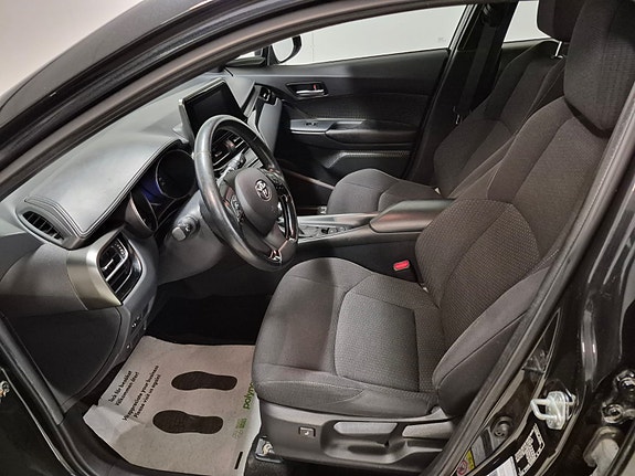 Toyota C-HR 13 of 21