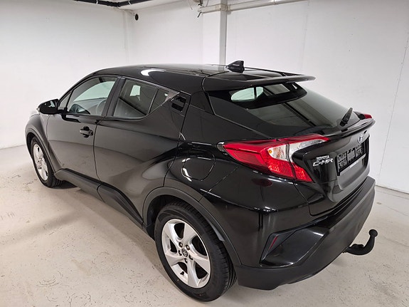 Toyota C-HR 4 of 21