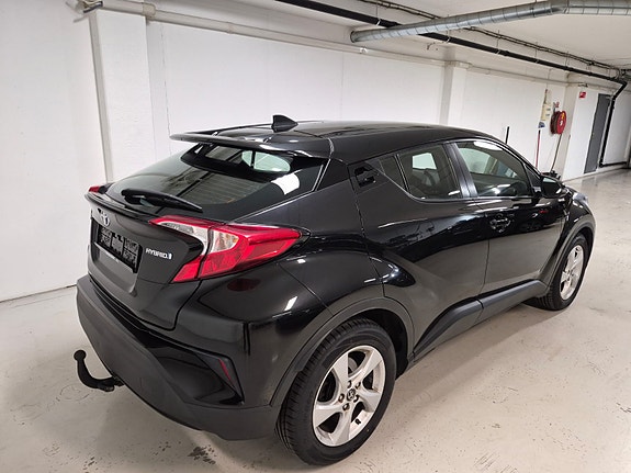 Toyota C-HR 5 of 21