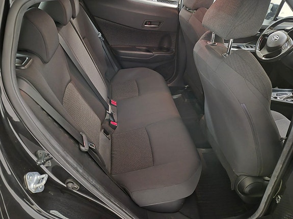 Toyota C-HR 15 of 21