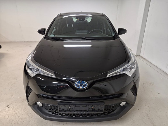 Toyota C-HR 2 of 21
