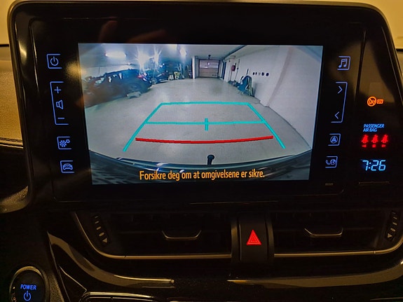 Toyota C-HR 19 of 21
