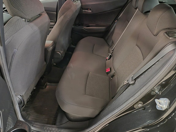 Toyota C-HR 11 of 21