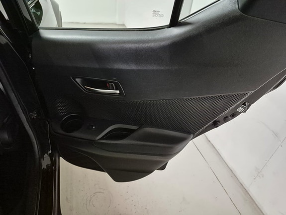 Toyota C-HR 14 of 21