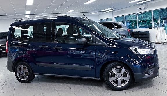 Ford Transit Courier 2 of 30