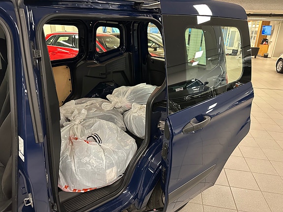 Ford Transit Courier 9 of 30