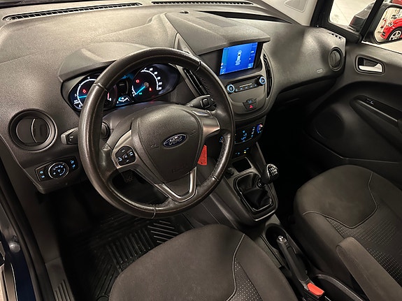 Ford Transit Courier 13 of 30