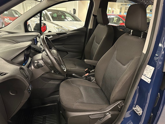 Ford Transit Courier 12 of 30