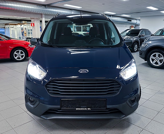 Ford Transit Courier 4 of 30