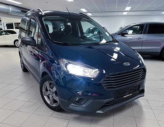 Ford Transit Courier 3 of 30