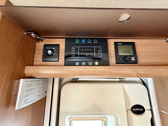 Carthago C- TOURER I 150 - SOLCELLEPANEL-ANTENNE-STEKEOVN-EL.TRINN-TV++ 22 of 26
