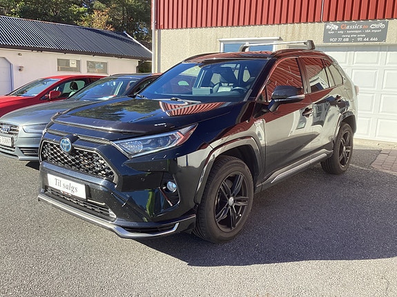 Toyota RAV4 2 of 10