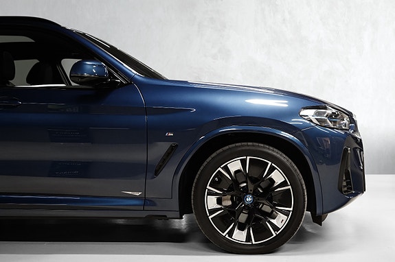 BMW iX3 4 of 30