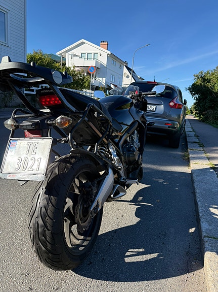 Honda CBR 650F 3 of 17