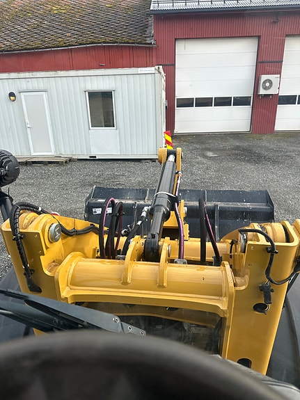 Cat 906 6 of 8
