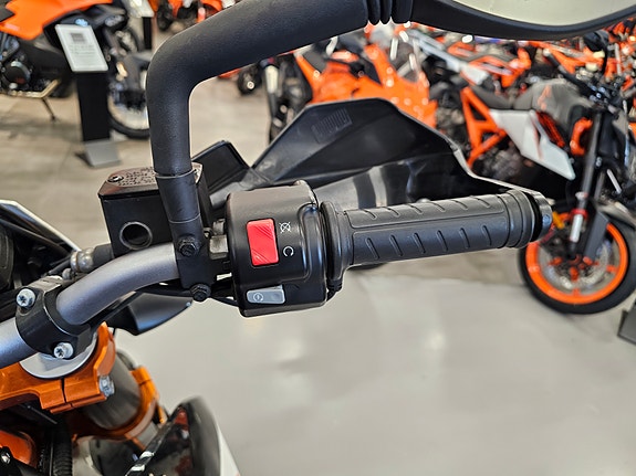 KTM 690 SMC R 9 of 10