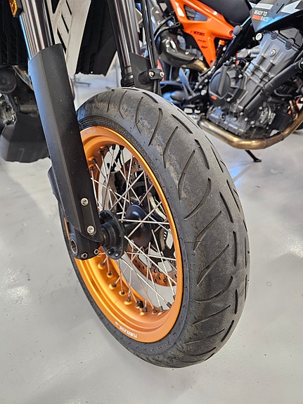 KTM 690 SMC R 3 of 10