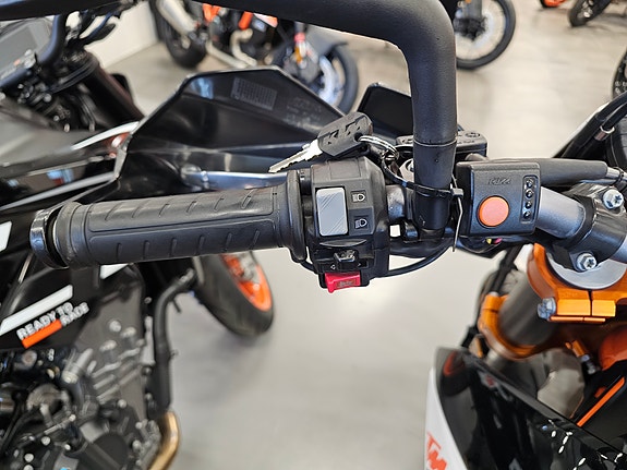 KTM 690 SMC R 7 of 10