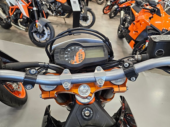 KTM 690 SMC R 8 of 10