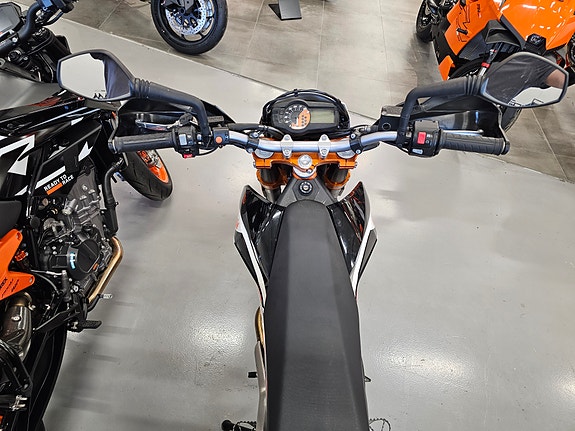 KTM 690 SMC R 6 of 10