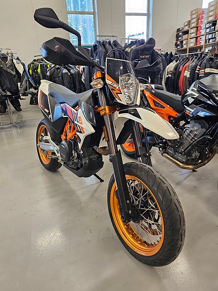 KTM 690 SMC R 2 of 10