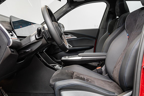 BMW iX1 17 of 30
